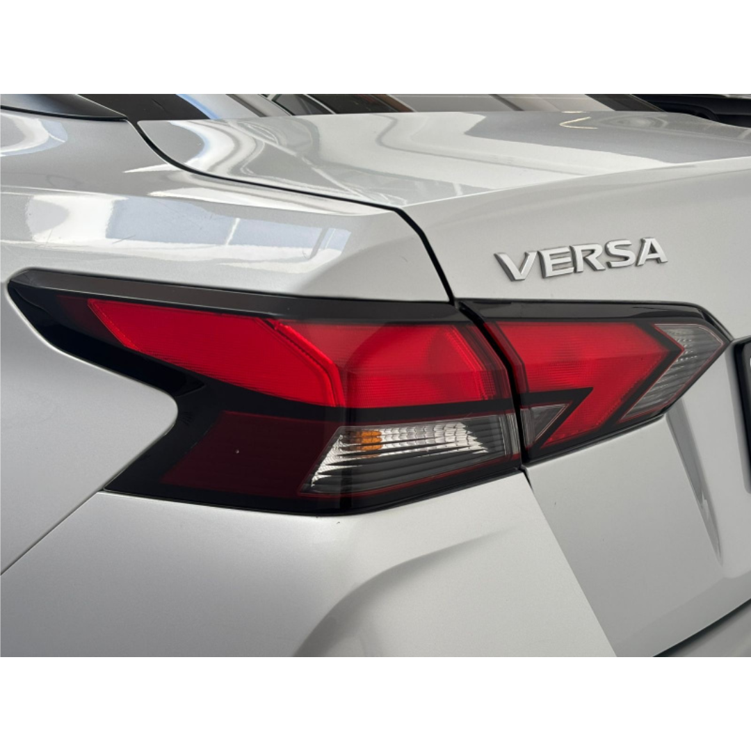 NISSAN VERSA BLANCO